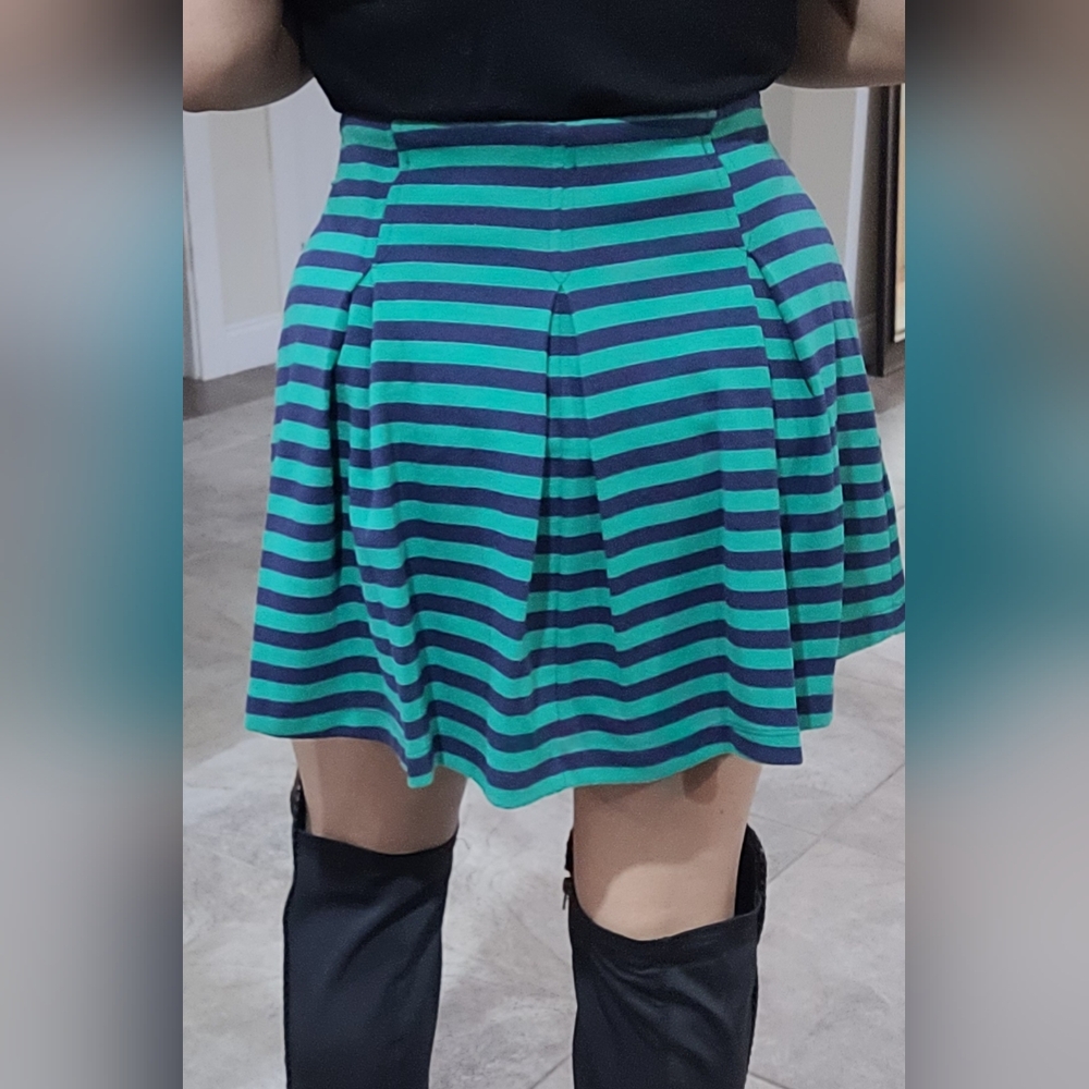 Mini Skirt - Picture 4 of 7